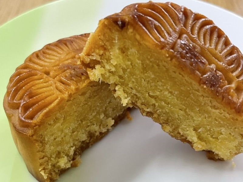 ココナッツ月餅の断面。